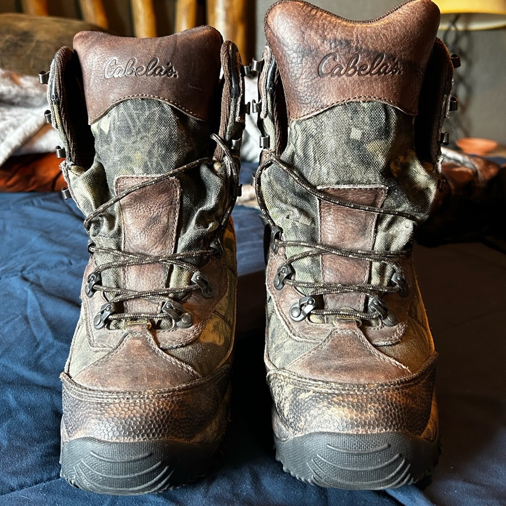 Women’s size 7 Cabela’s pack boot, very, very, very warm! In perfect condition!